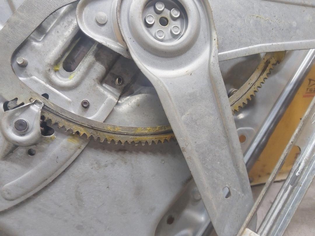 Стеклоподъемник электрический задний правый 88FZ6V Ford C-Max купить с доставкой. Огромный выбор запчастей и марок авто. У нас есть практически все.