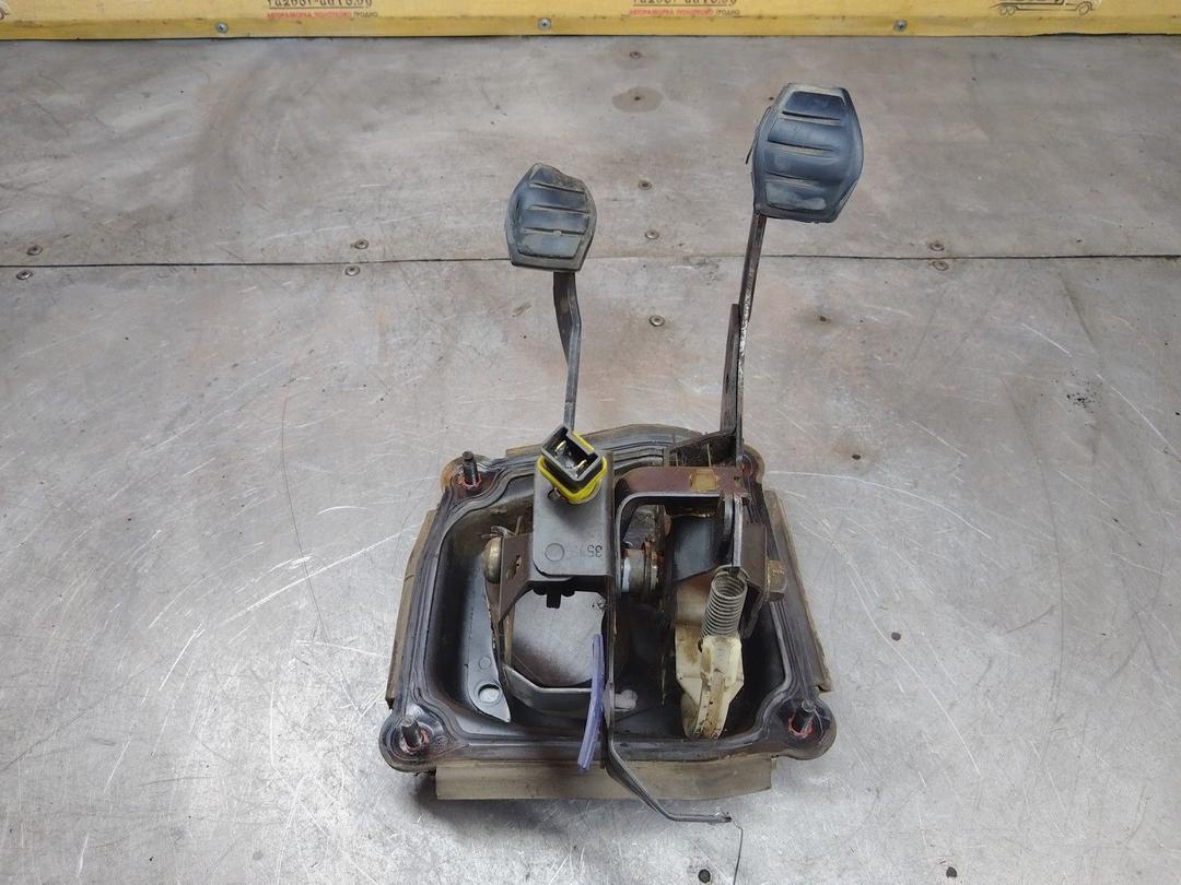 Узел педальный (блок педалей) E2Z47O Renault Scenic