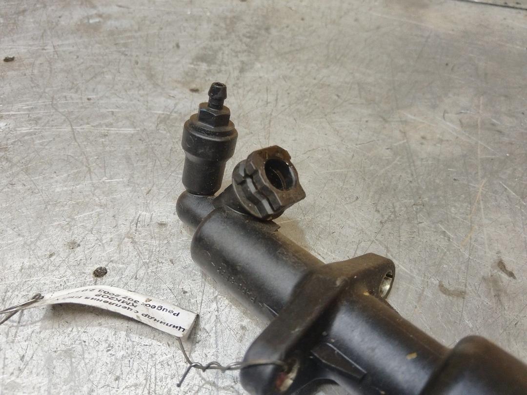 Цилиндр сцепления главный KMK2OP Peugeot 307 - Фото 3