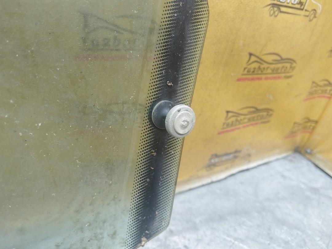 Стекло двери задней правой 53EGHM Audi 80 купить в магазине запчастей бу