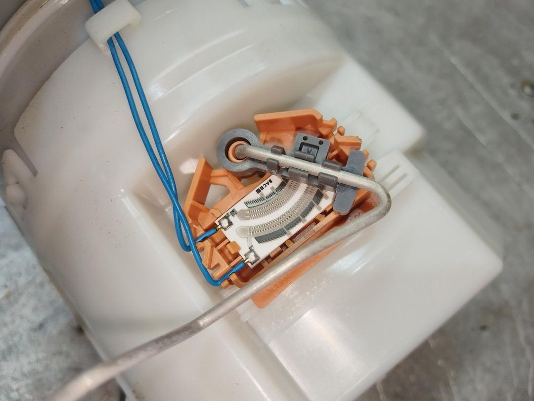 Колба в бак DN6I15 Kia Sorento undefined