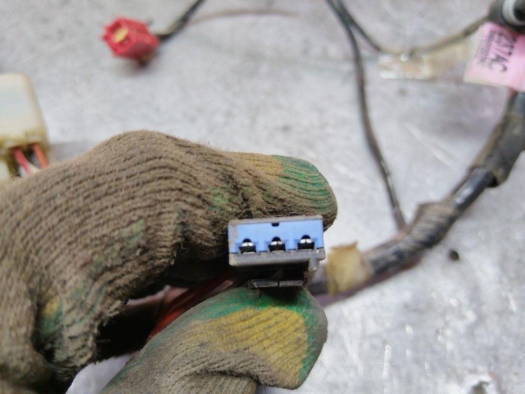 Проводка двери передней левой C2V0EA Chrysler Voyager купить с доставкой