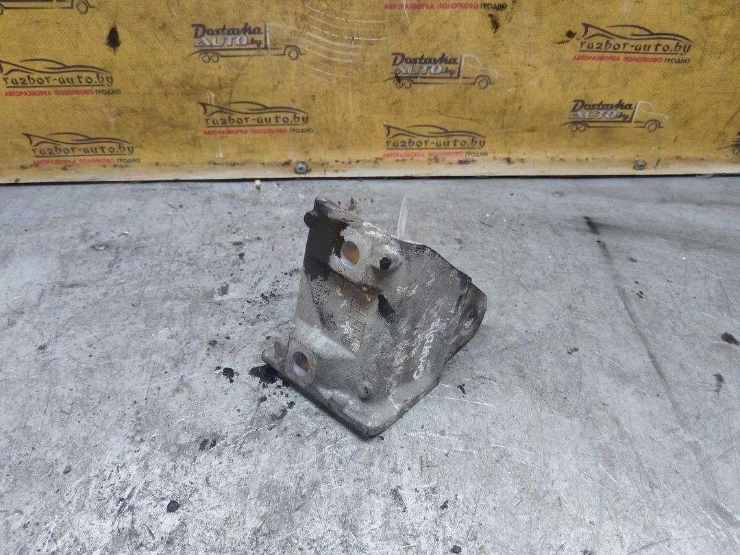Кронштейн КПП VCG026 Mitsubishi Grandis купить в магазине запчастей бу