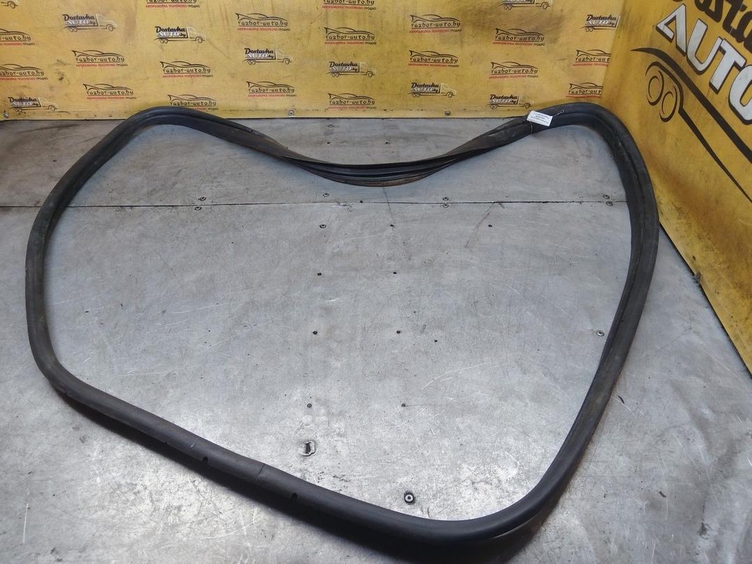 Уплотнитель двери задней правой ZKY9Z7 Peugeot 406