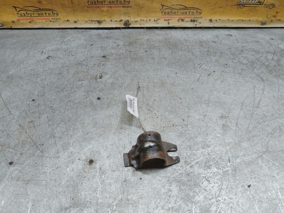 Крепление втулки стабилизатора YRKR9H Daewoo Nubira