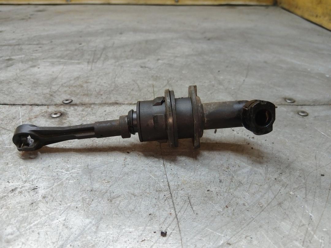 Цилиндр сцепления главный BTHPTH Peugeot 406 купить в магазине запчастей бу