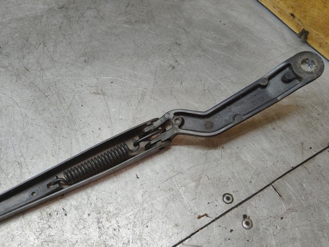 Щеткодержатель (поводок стеклоочистителя, дворник) GC1Q0H Renault Espace купить с доставкой