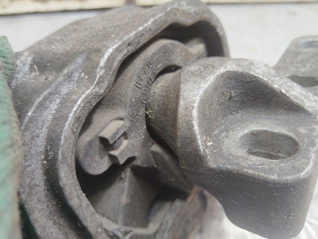 Подушка крепления двигателя K3MN1F Volkswagen Jetta - Фото 2