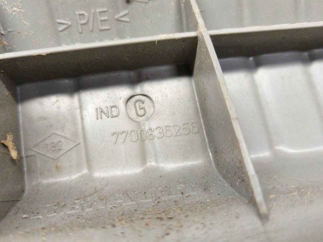 Накладка внутренняя на заднюю панель кузова 7E34WF Renault Scenic RX4 купить с доставкой. Огромный выбор запчастей и марок авто. У нас есть практически все.