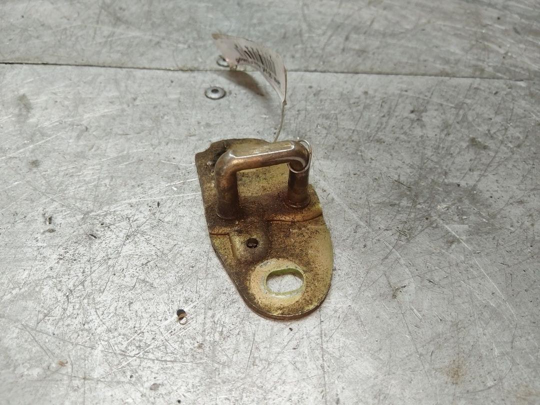 Ответная часть замка багажника 4J93HD Mitsubishi Carisma купить