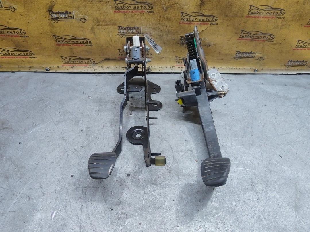 Узел педальный (блок педалей) 1U3A1R Renault Scenic купить