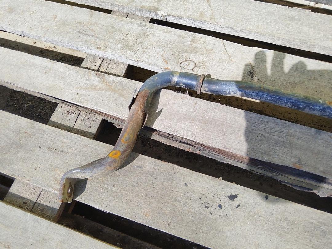 Стабилизатор подвески (поперечной устойчивости) передний QWTPF9 Volkswagen Passat купить с доставкой