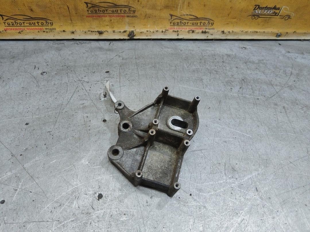 Кронштейн ECY01L Renault Laguna