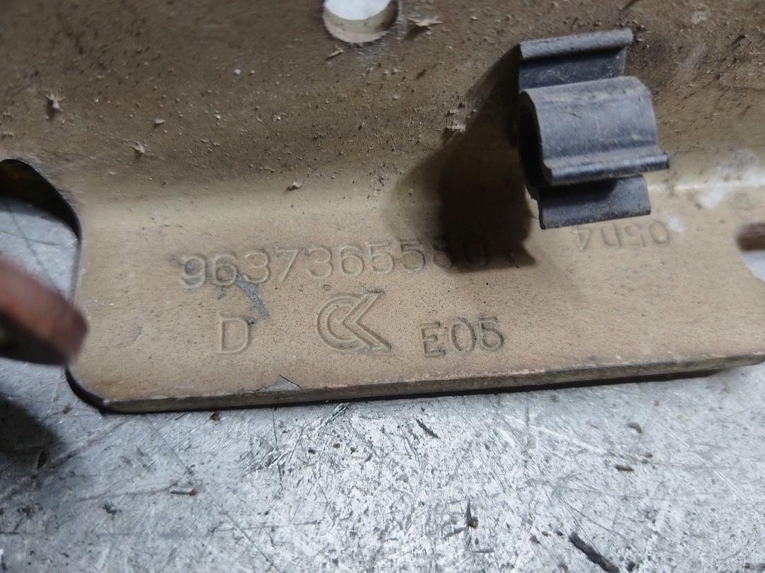 Петля капота правая C8ABT5 Citroen C3 купить в магазине запчастей бу