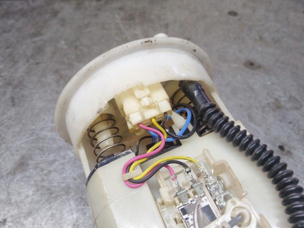 Колба в бак 4671KL Mitsubishi Space Star купить в магазине запчастей бу