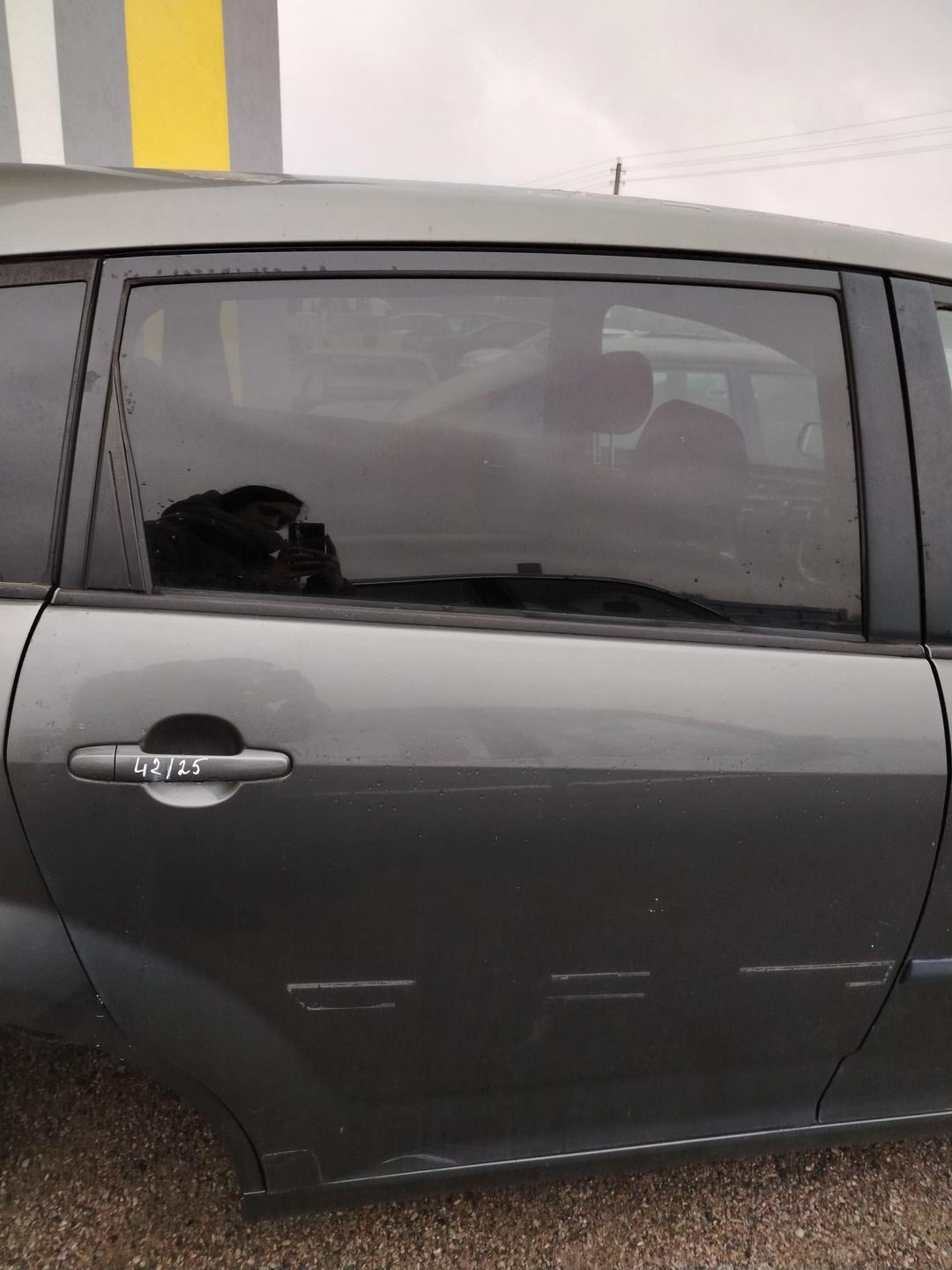 Стекло двери задней правой B80092 Toyota Corolla Verso