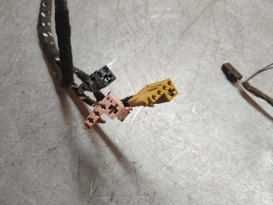 Проводка двери задней левой HNGRU7 Volkswagen Caddy купить