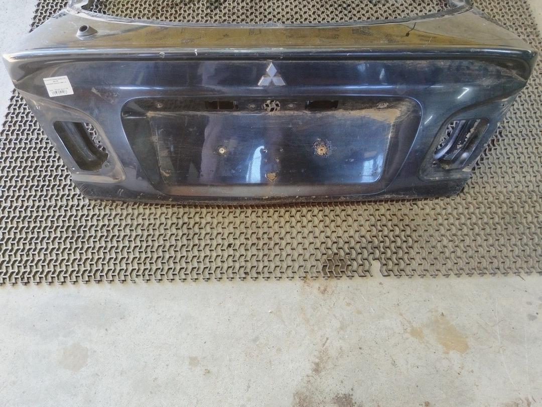 Крышка багажника (дверь 3-5) JB2V8R Mitsubishi Carisma undefined