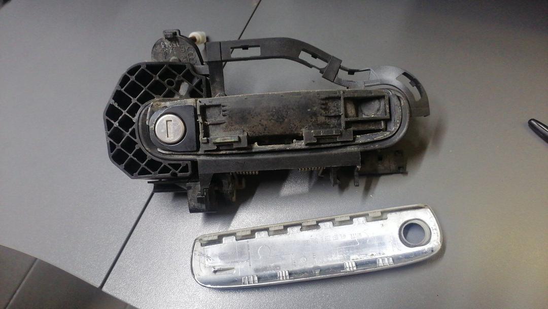 Ручка наружная передняя левая 499LY1 Audi A6