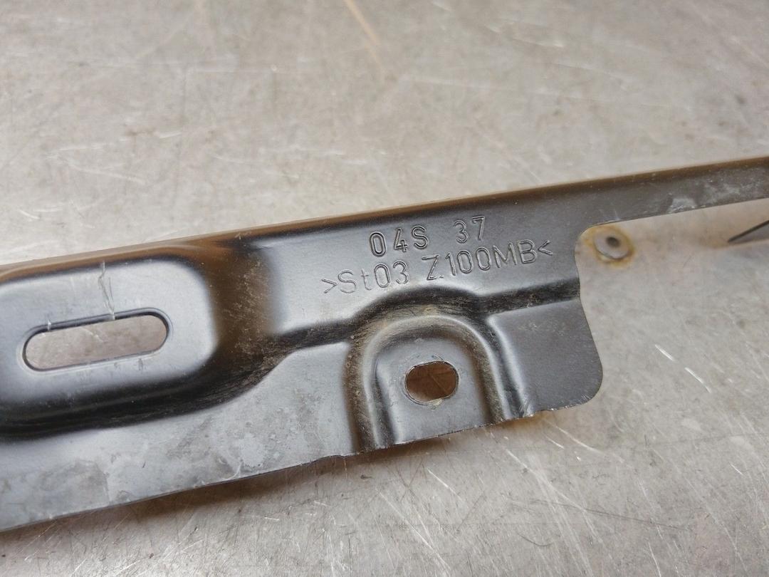 Кронштейн U8PQD2 Volkswagen Passat undefined