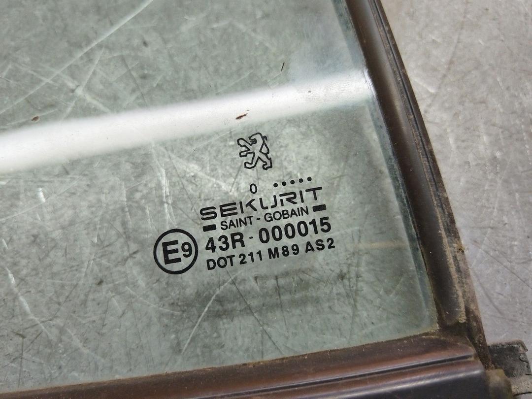 Стекло двери задней правой T2UVNX Peugeot 306 - Фото 2