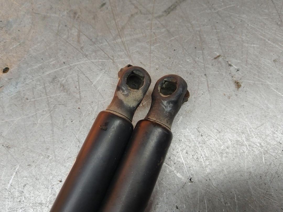 Амортизатор крышки багажника (3-5 двери) 4B6Y48 Renault Scenic купить с доставкой