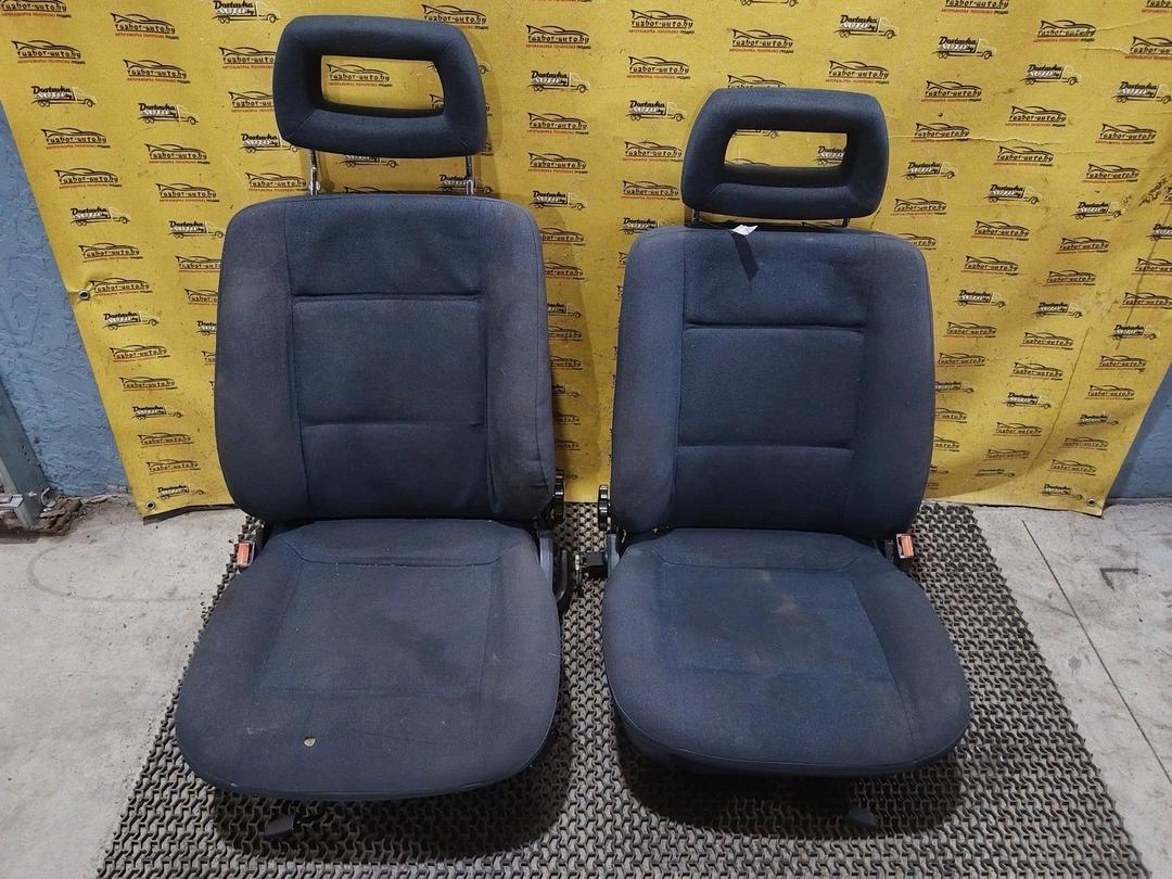 Сиденье переднее A4S1X5 Audi 100