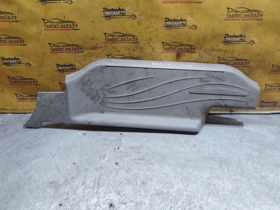 Накладка на порог внутренняя задняя левая 1RAE0P Mitsubishi Grandis