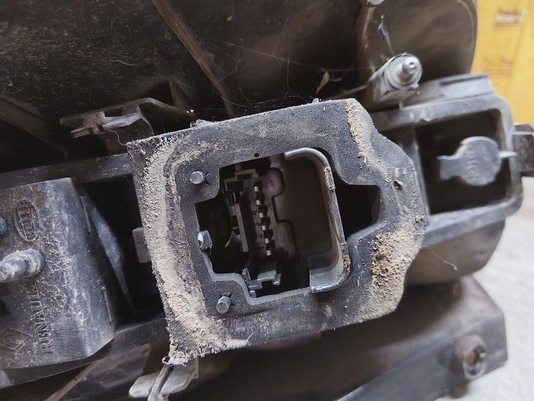 Фонарь задний левый H4B687 Renault Scenic купить на авторазборке