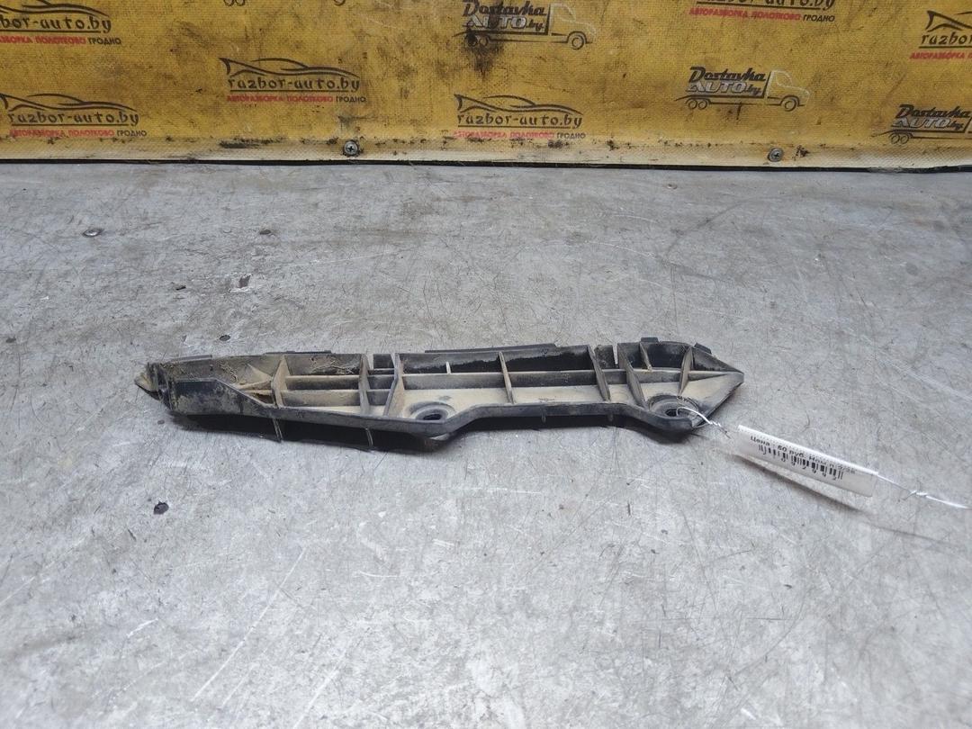 Кронштейн крепления бампера заднего 3Y669T Toyota Corolla