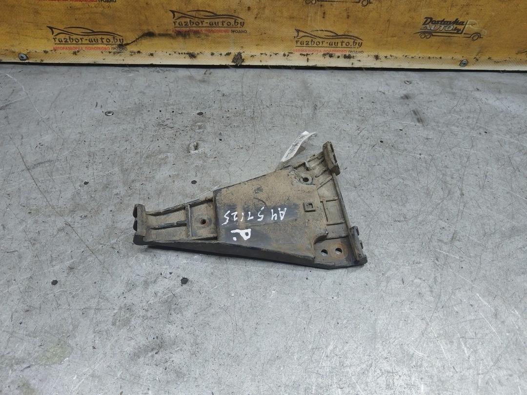 Кронштейн крепления бампера переднего 019CHC Audi A4