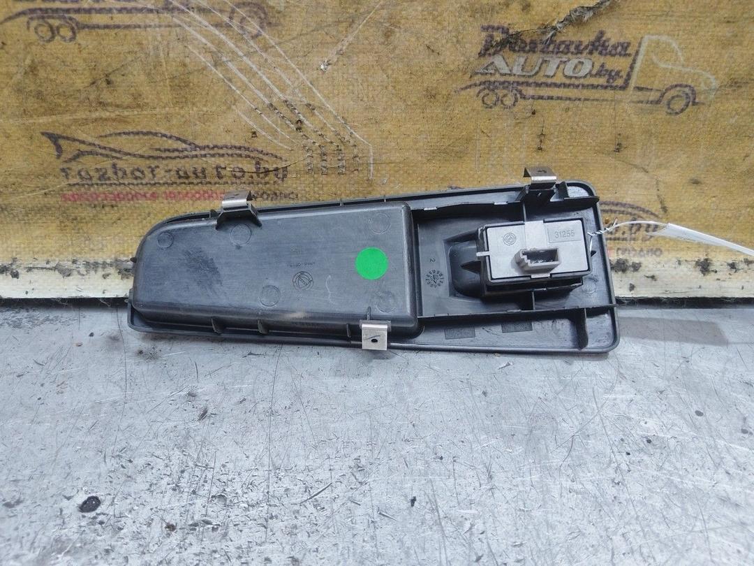 Кнопка стеклоподъемника переднего правого F47EK7 Fiat Linea - Фото 4