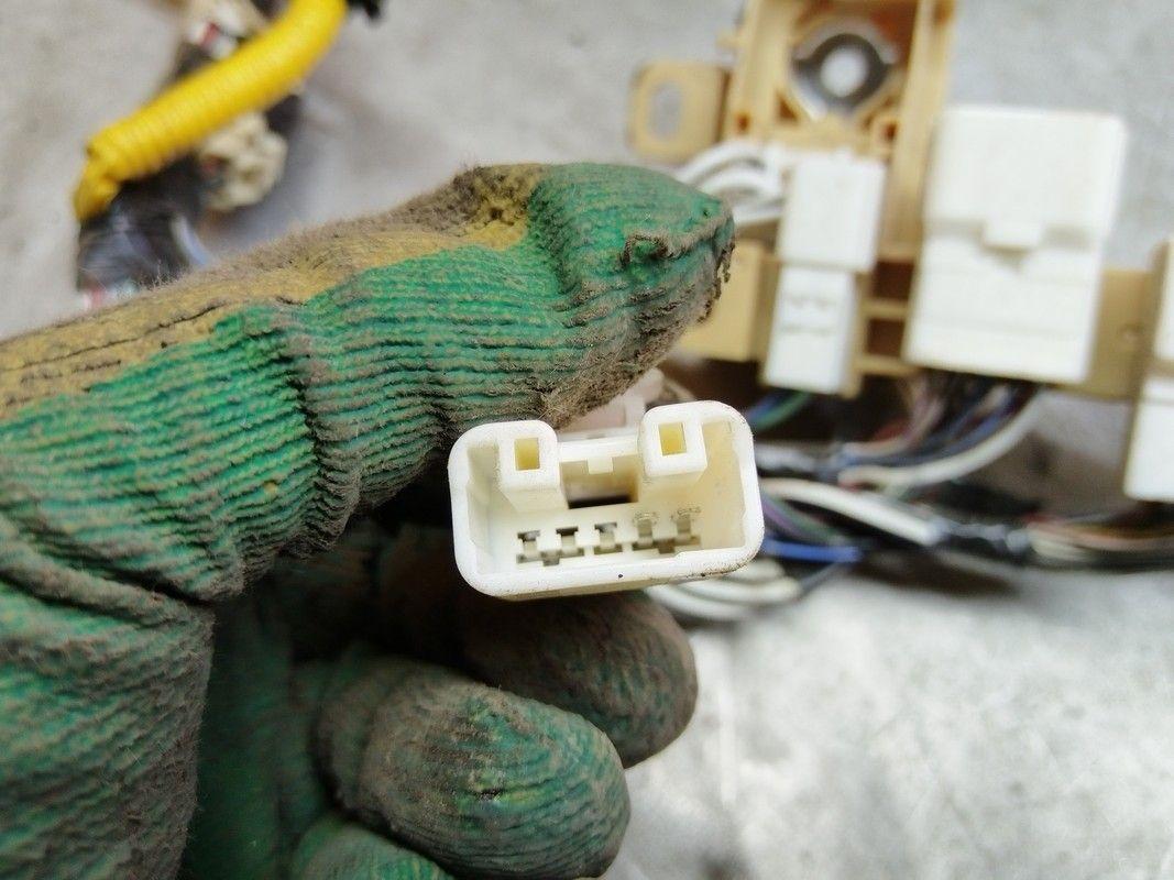 Проводка салона AQ2K7U Toyota Avensis Verso купить на авторазборке