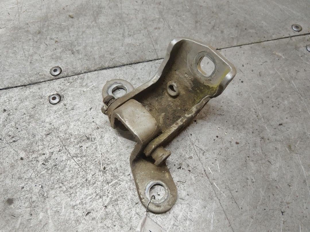 Петля двери задней правой 88MI0T Ford Mondeo купить