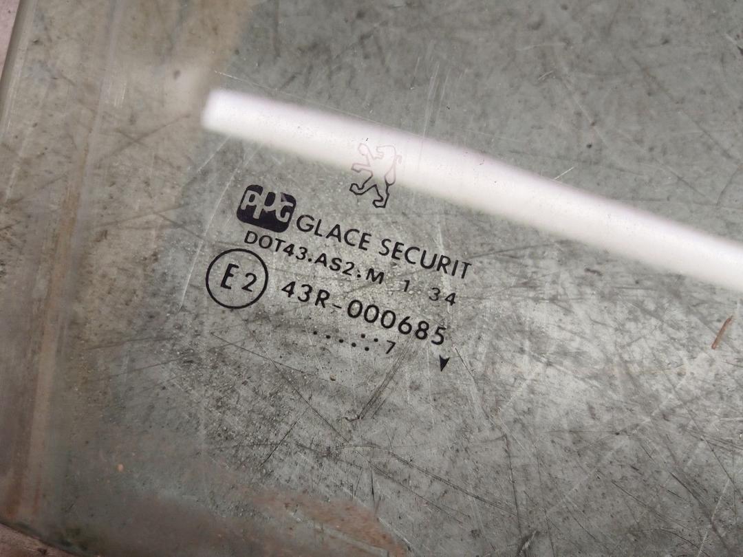 Стекло двери передней правой Z1V7CF Peugeot 406 - Фото 2