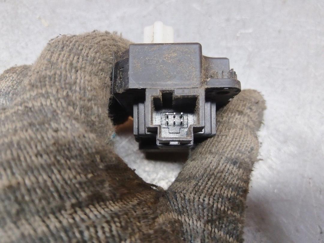 Моторчик заслонки печки HGYD3P Opel Astra купить с доставкой