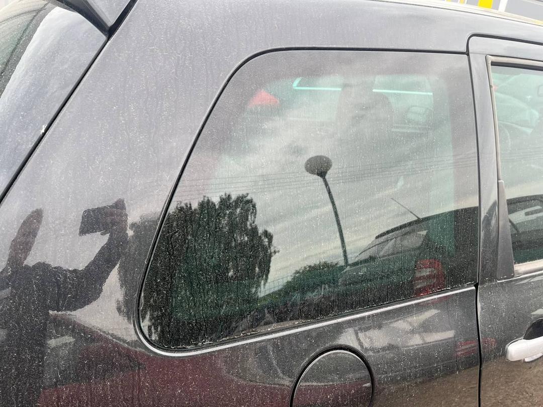 Стекло кузовное боковое правое MNXYVT Peugeot 307