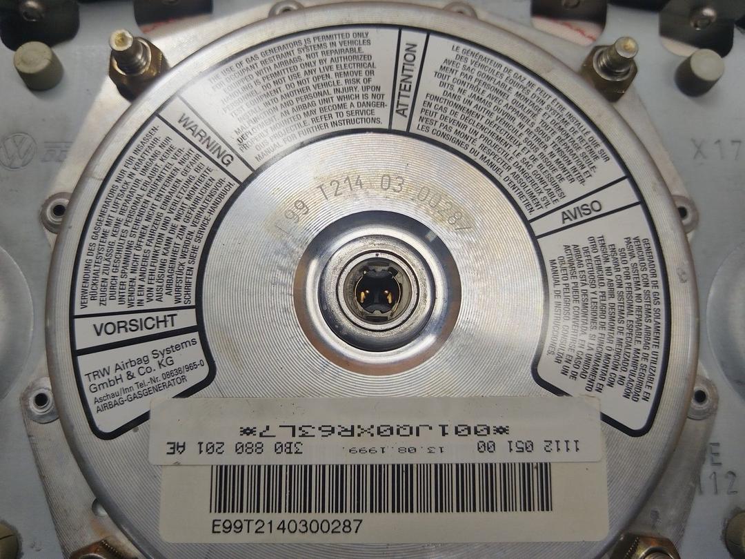 Подушка безопасности водителя QZG8V4 Volkswagen Golf - Фото 3