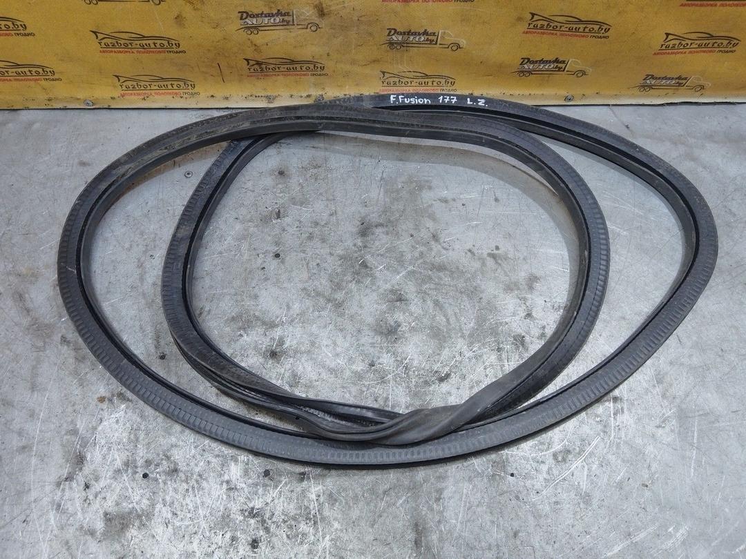 Уплотнитель двери задней левой Q4G9T9 Ford Fusion