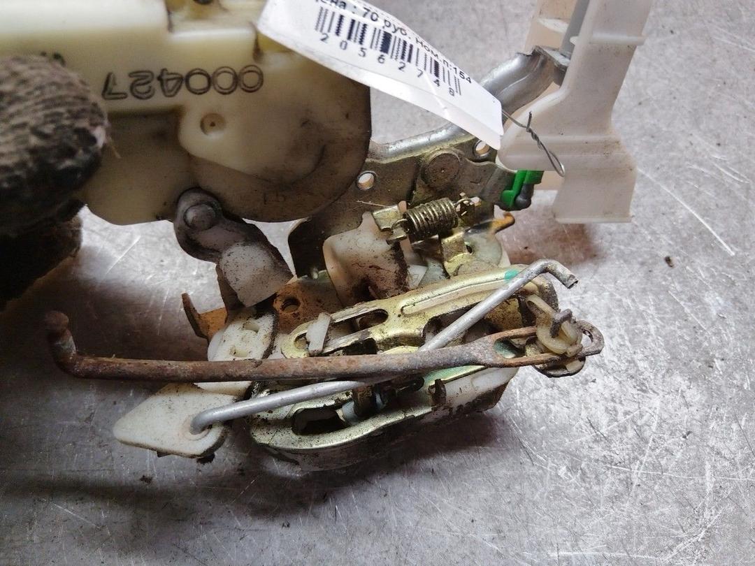 Замок двери передней левой 0J01YV Toyota Yaris Verso - Фото 4