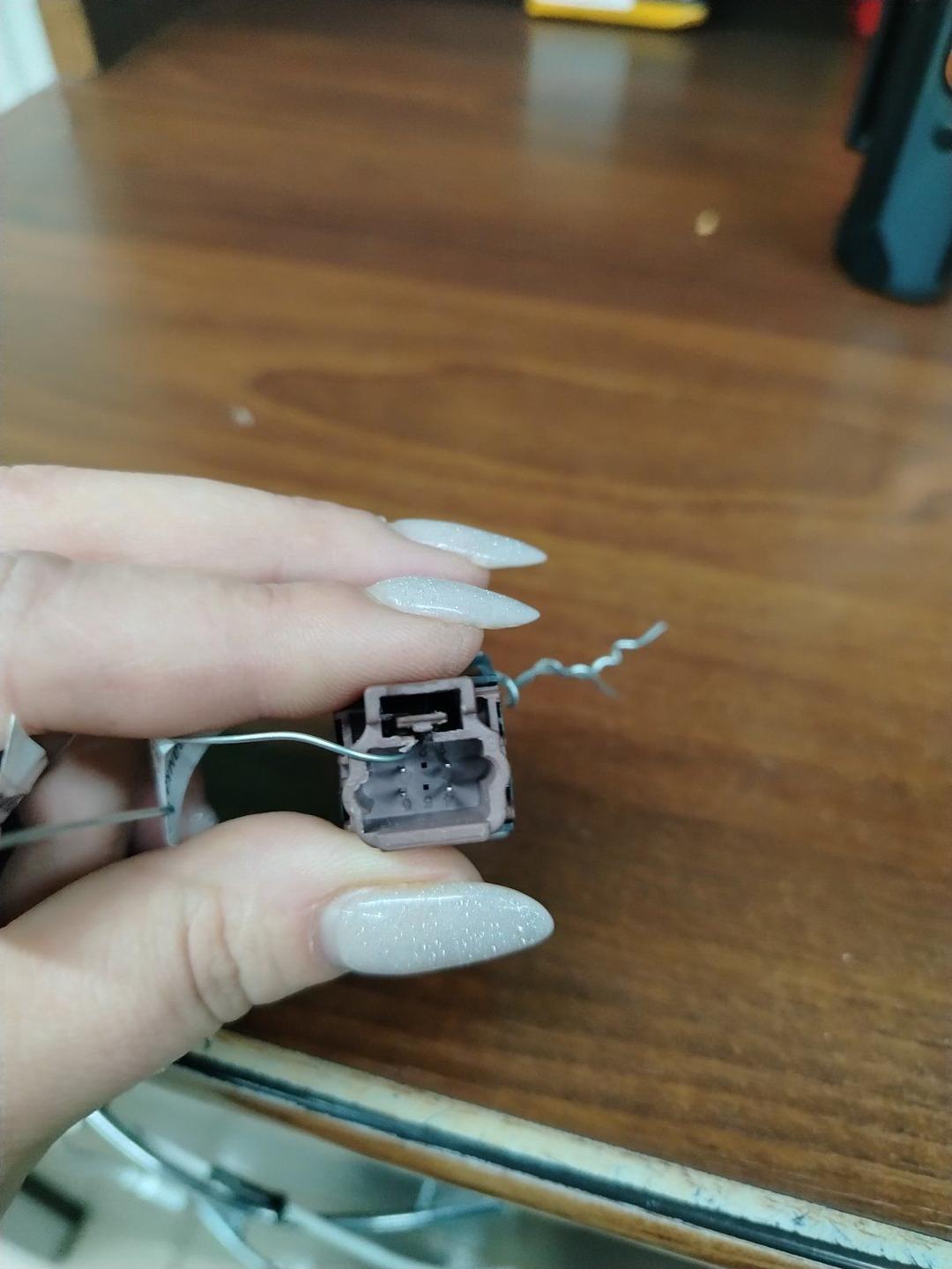 Кнопка центрального замка QUJT99 Peugeot 607