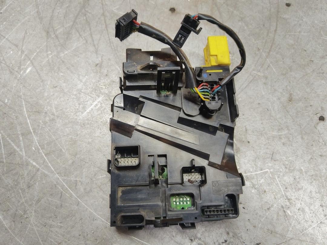 Блок управления подрулевыми переключателями EZCRQ8 Volkswagen Caddy купить