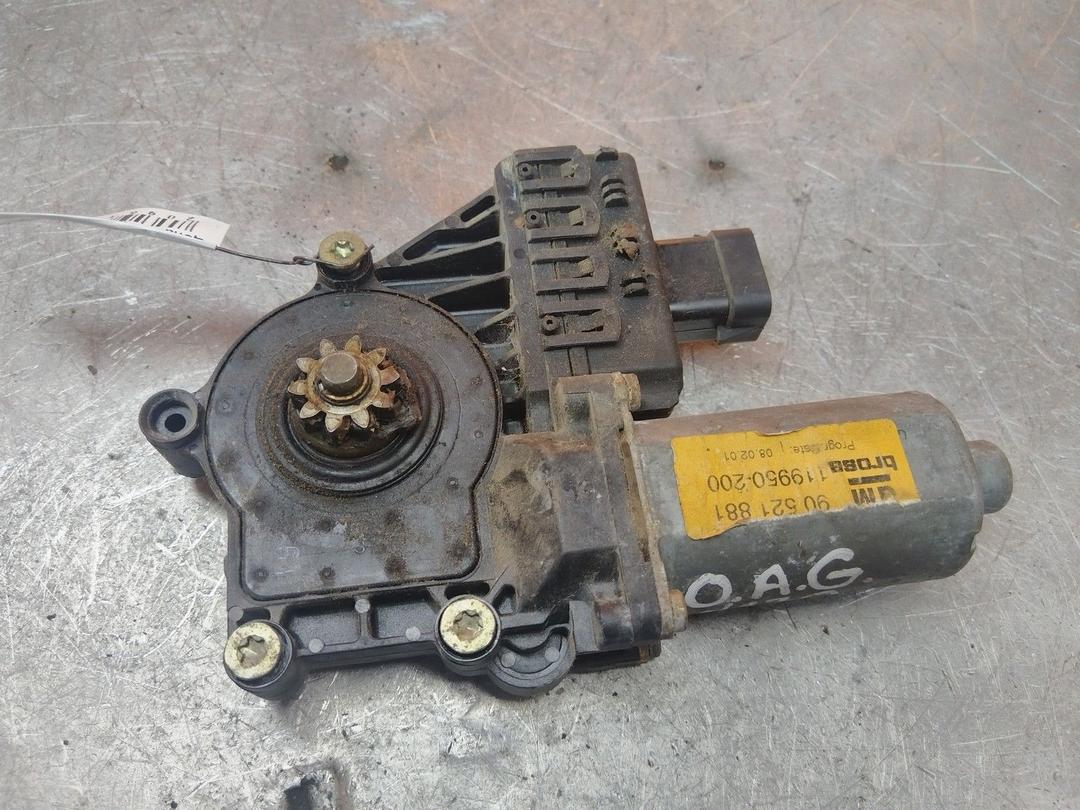 Моторчик стеклоподъемника передний левый 3TGYMZ Opel Astra