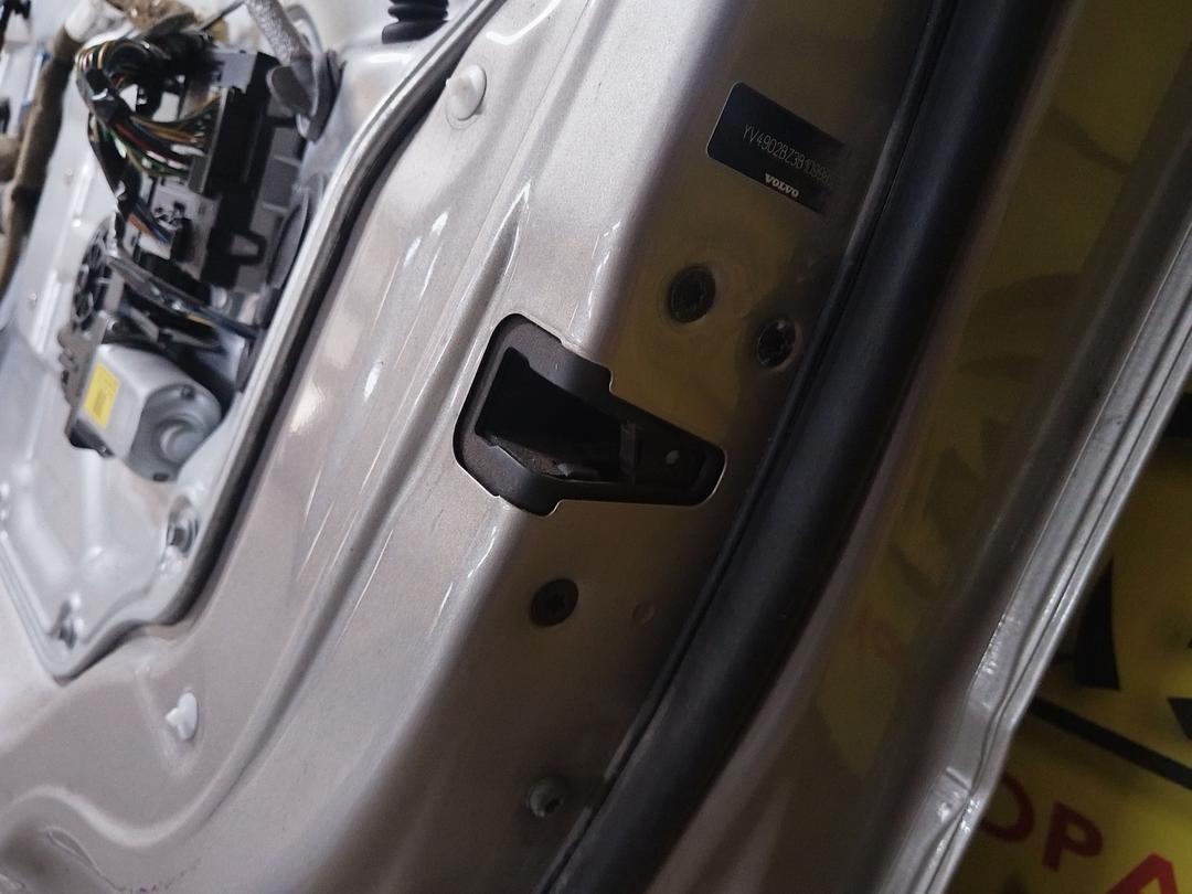 Замок двери передней правой R9S93C Volvo XC70 купить в магазине запчастей бу