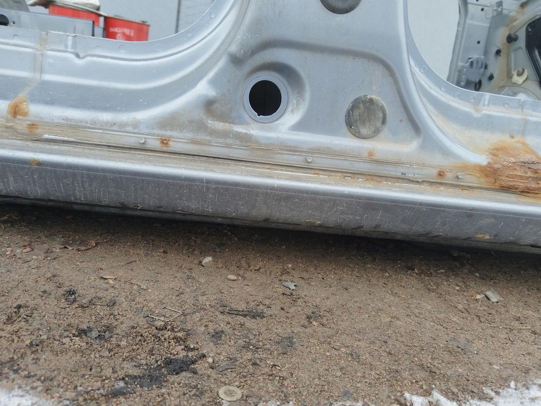 Стойка кузовная центральная правая DXJD2H Opel Zafira купить на авторазборке