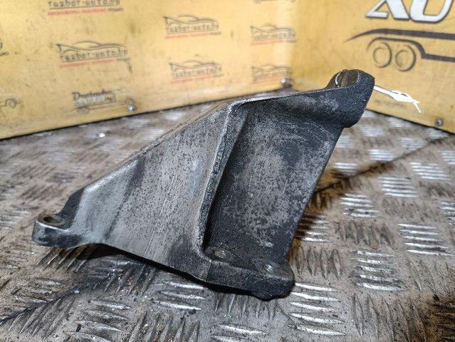 Кронштейн двигателя E4W5R1 Volkswagen Passat купить