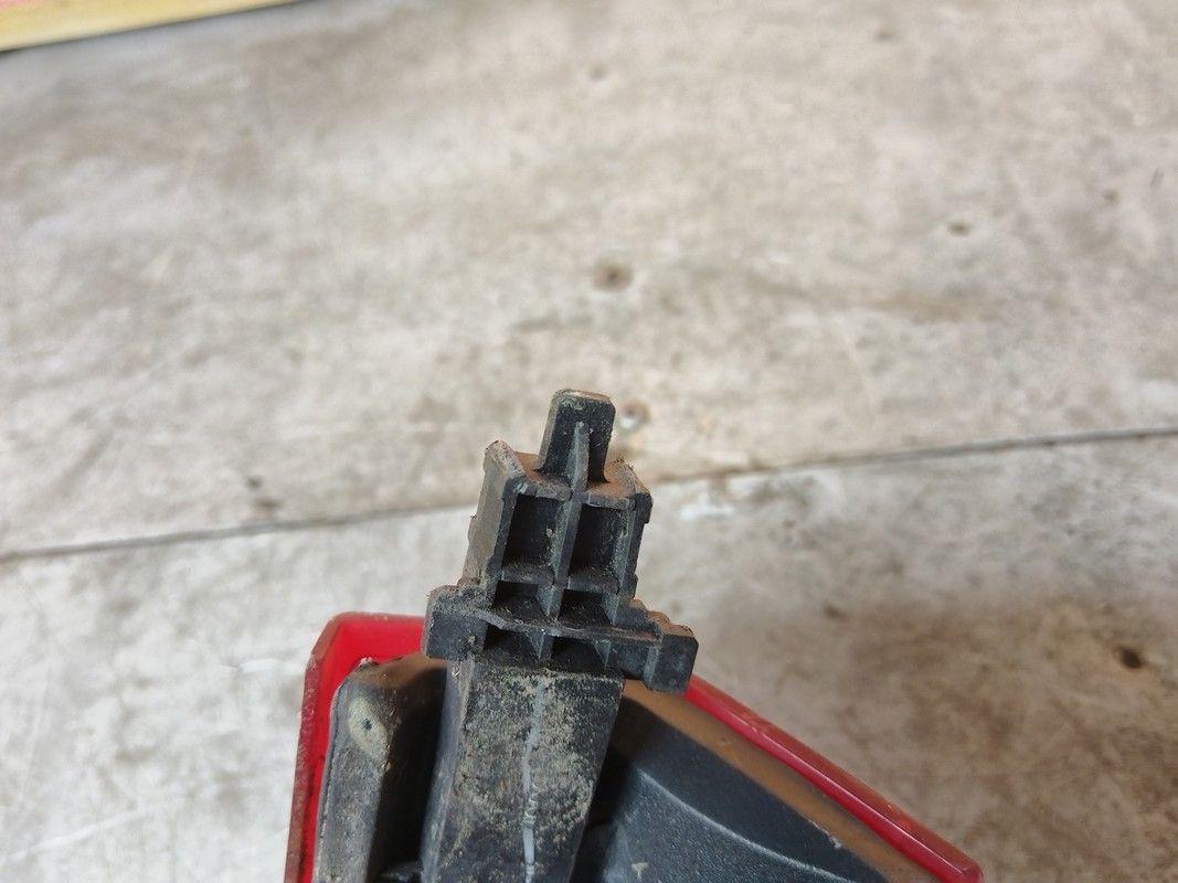 Фонарь задний левый KJF7X8 Nissan Note купить в магазине запчастей бу