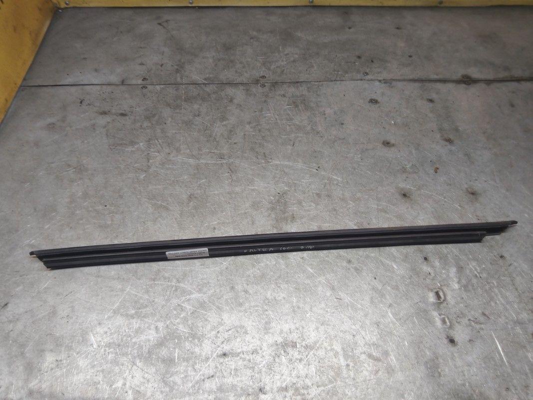Молдинг стекла двери задней правой внутренний L98V8I Seat Altea - Фото 2