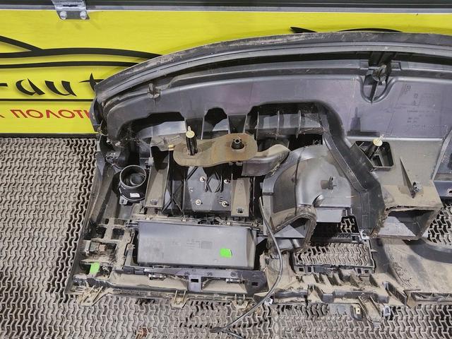 Панель передняя салона (торпедо) 7SG139 Peugeot Partner undefined