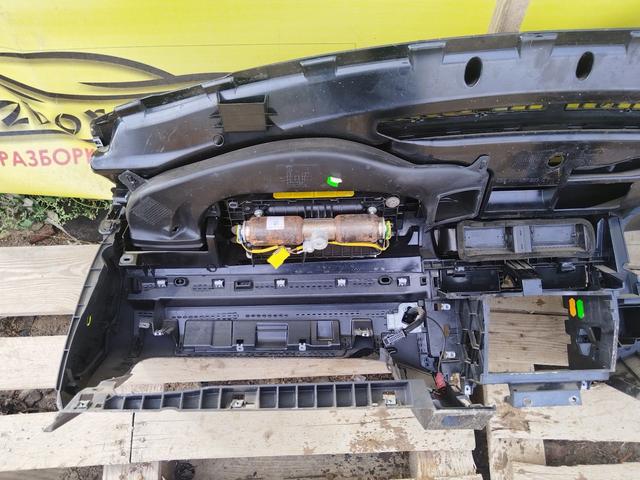 Панель передняя салона (торпедо) YYR700 Volkswagen Passat undefined